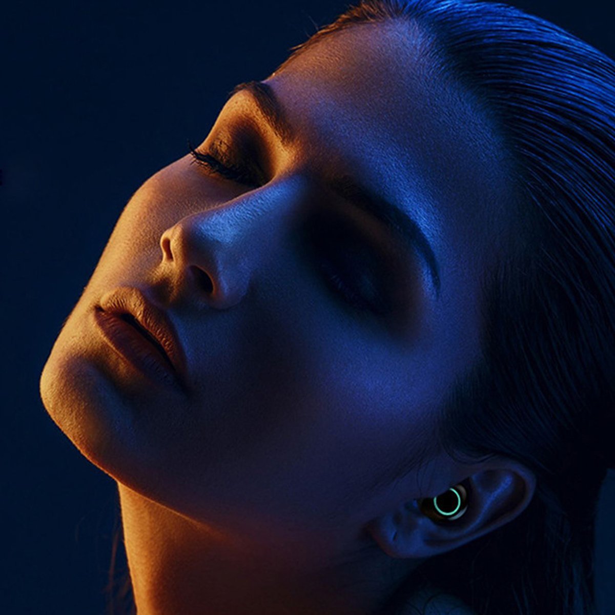 True Twin 2 In 1 Wireless Headphones With Phone Charger - Sales Gear Tech